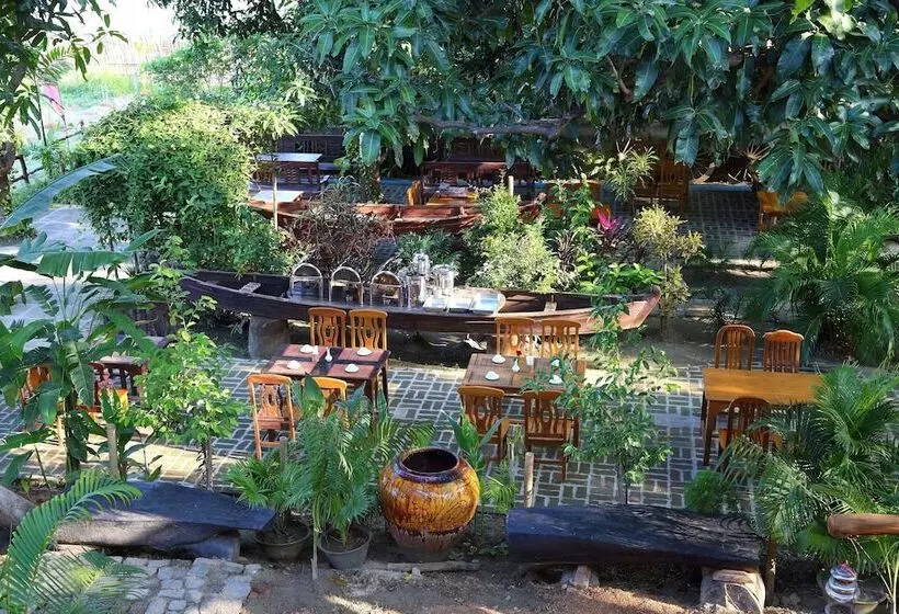 هتل Salay River View Inn