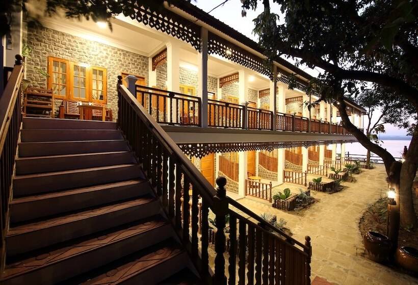 هتل Salay River View Inn