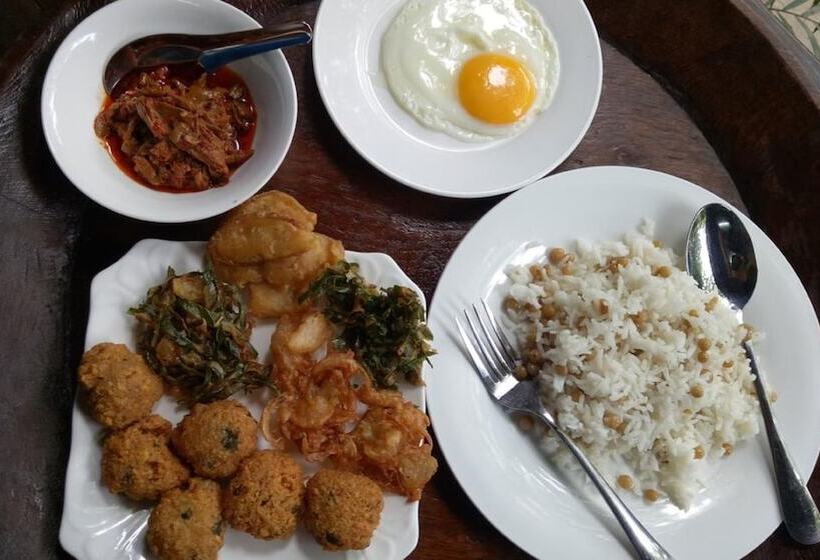 هتل Salay River View Inn