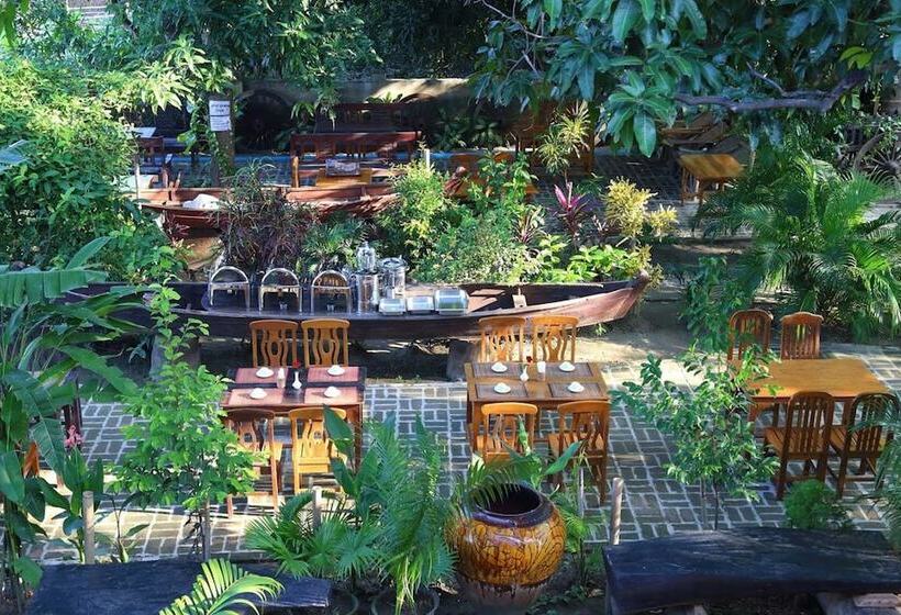 هتل Salay River View Inn