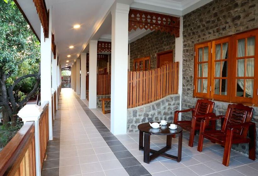 هتل Salay River View Inn