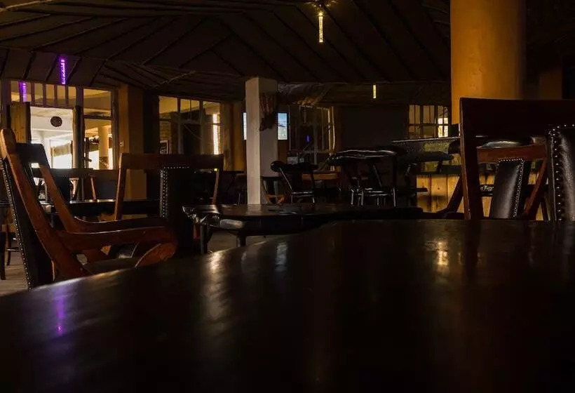 هتل The Old Kings Lodge And Resort