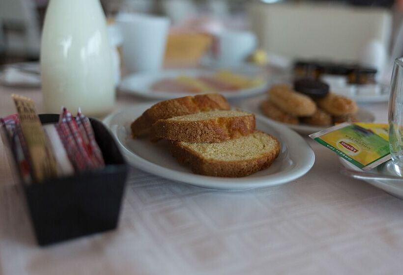 Pensió Flisvos Rooms