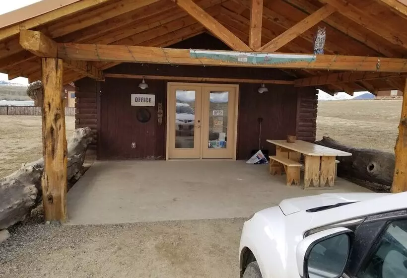 Majatalo Monster Lake Ranch