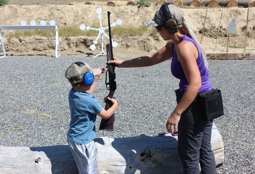 Panzió Monster Lake Ranch