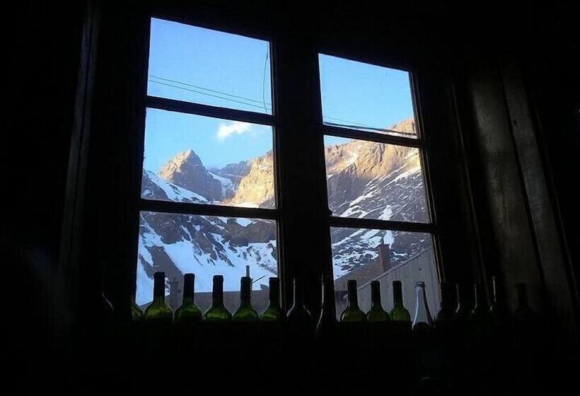 Portezuelo Del Viento Mountain Hostel