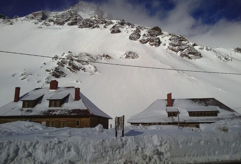 Portezuelo Del Viento Mountain Hostel