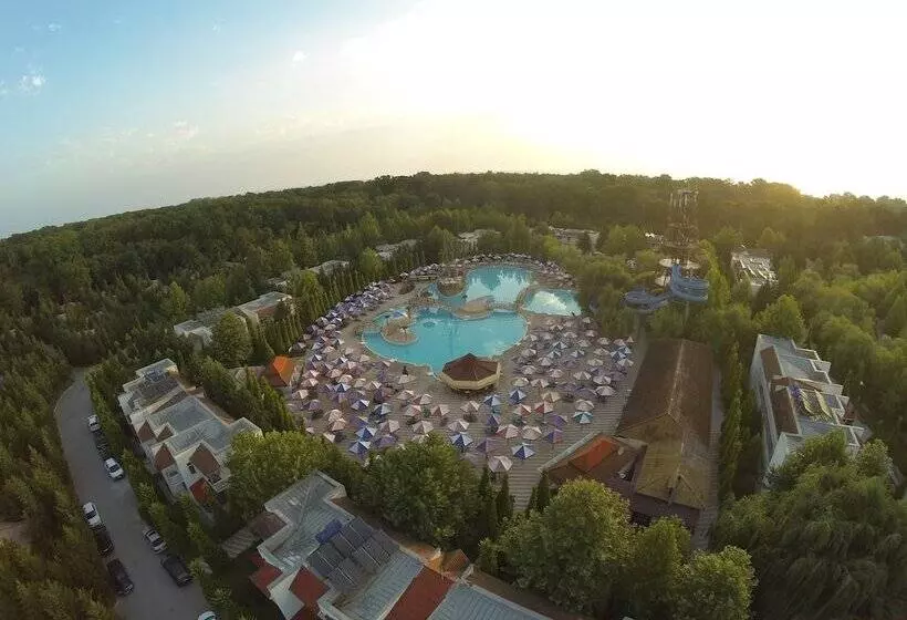 استراحتگاه Atlant Holiday Village