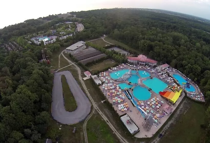 استراحتگاه Atlant Holiday Village