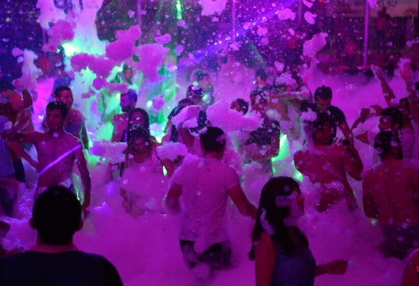 استراحتگاه Atlant Holiday Village