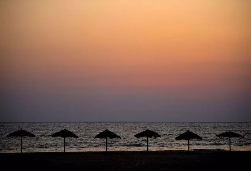 Seasons Hotels And Resort  Ngapali