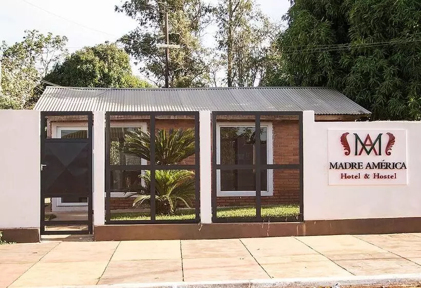 Retkeilymaja Posada Madre America