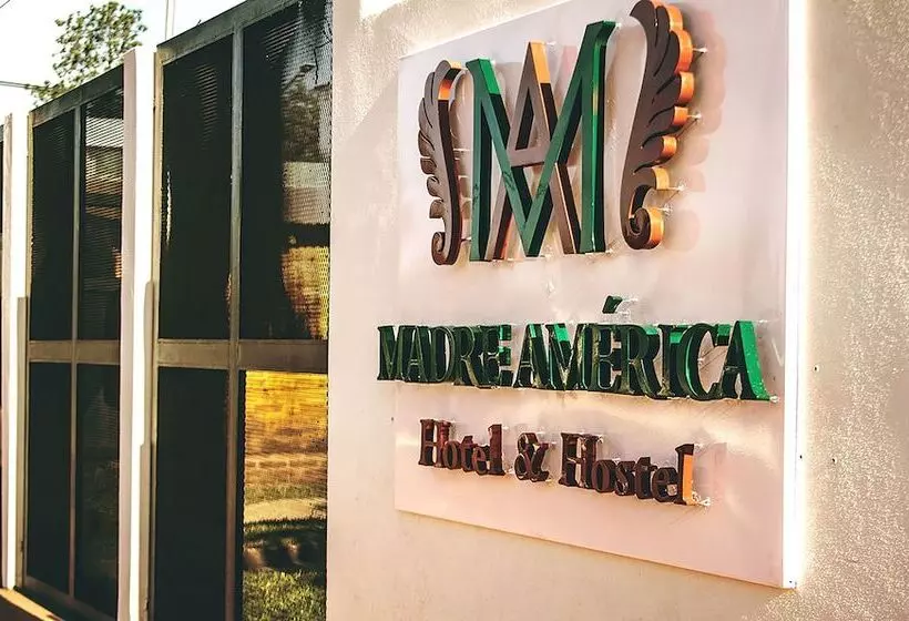 Retkeilymaja Posada Madre America