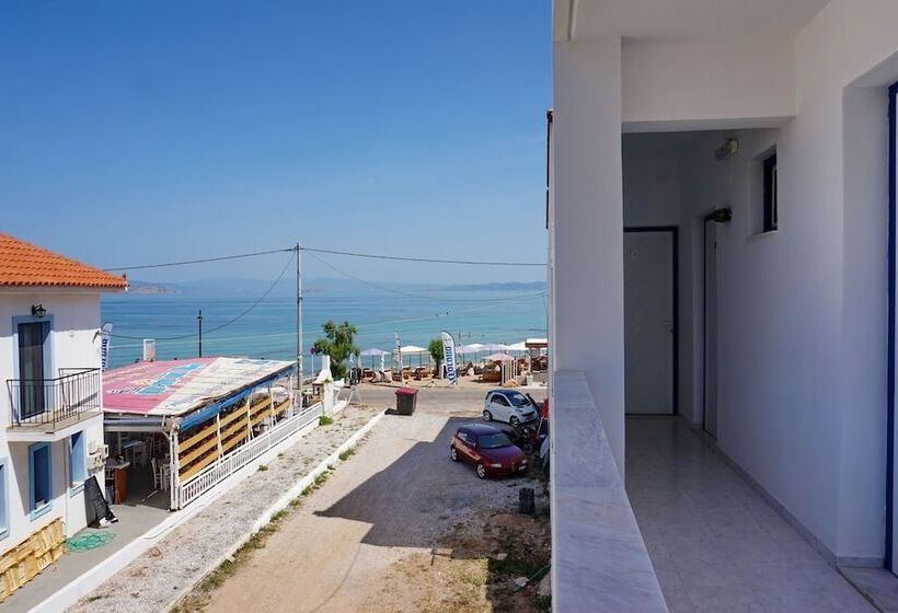 בית מלון כפרי Akrogiali