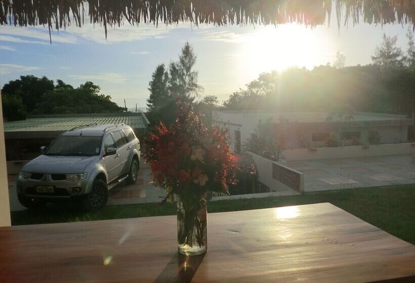 ホテル Charlie Suites Ayampe