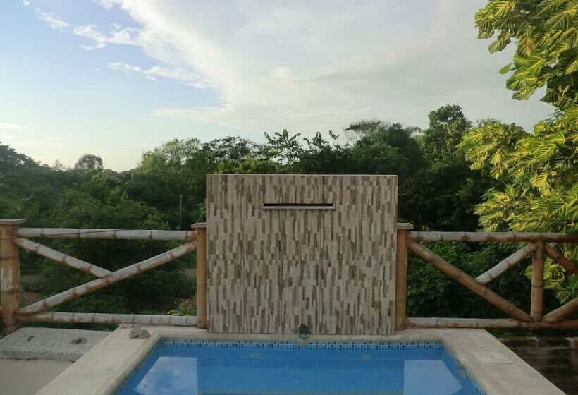 ホテル Charlie Suites Ayampe