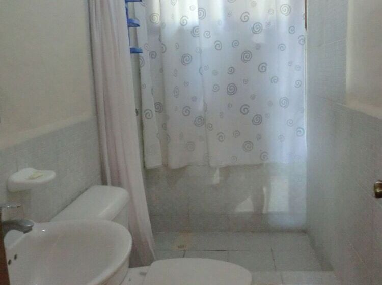 ホテル Charlie Suites Ayampe