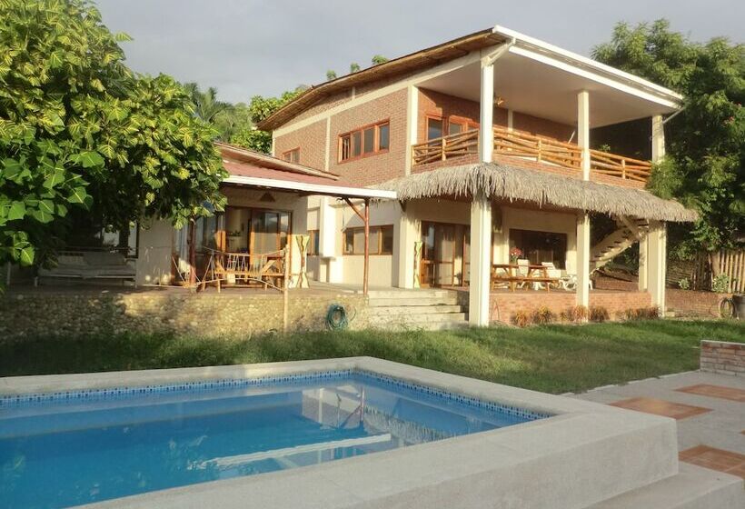 ホテル Charlie Suites Ayampe