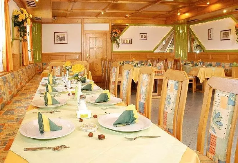 Hotelli Gasthof Einfalt