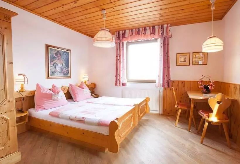 Hotelli Gasthof Einfalt