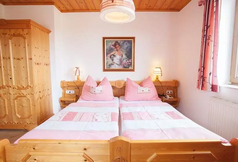 Hotelli Gasthof Einfalt