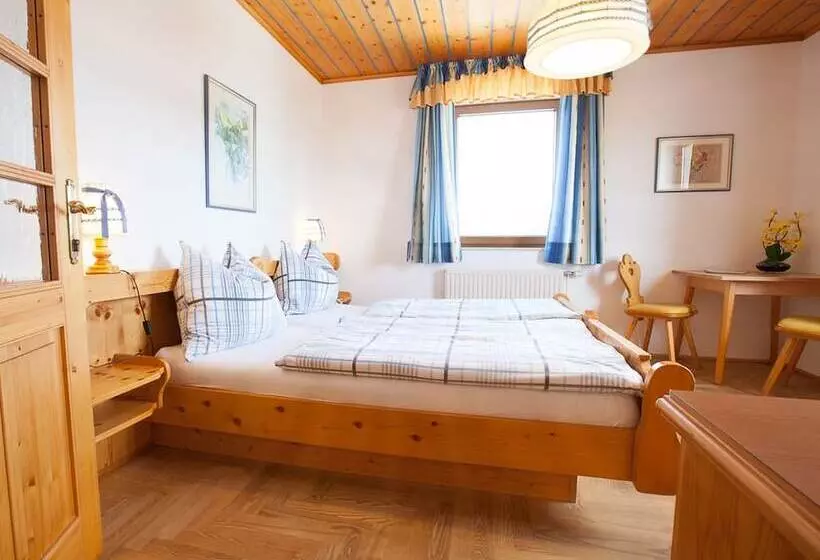 Hotelli Gasthof Einfalt