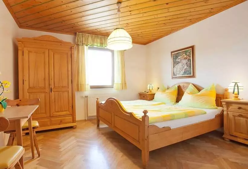 Hotelli Gasthof Einfalt