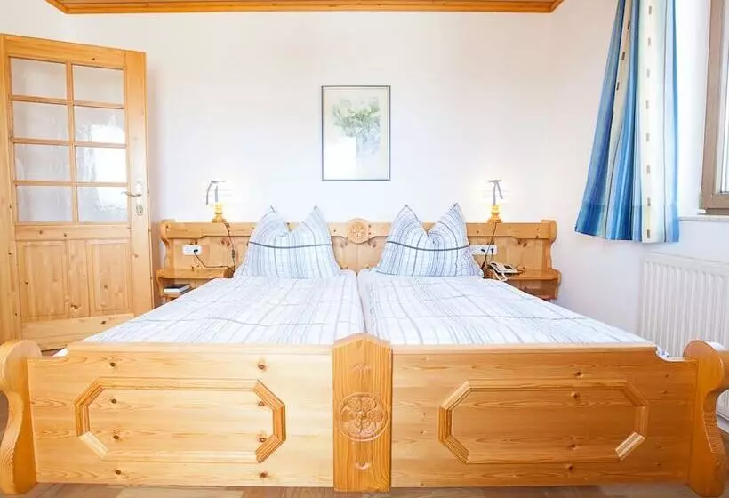 Hotelli Gasthof Einfalt