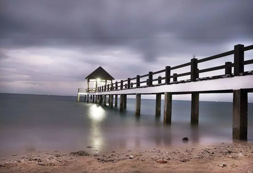 ホテル Ticao Altamar Boutique Resort