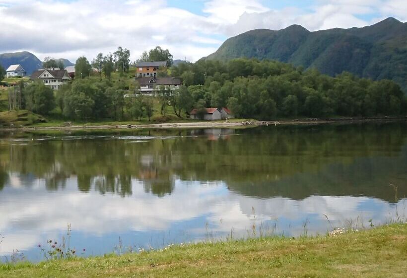 بنسيون Jetmund Gjesteheim