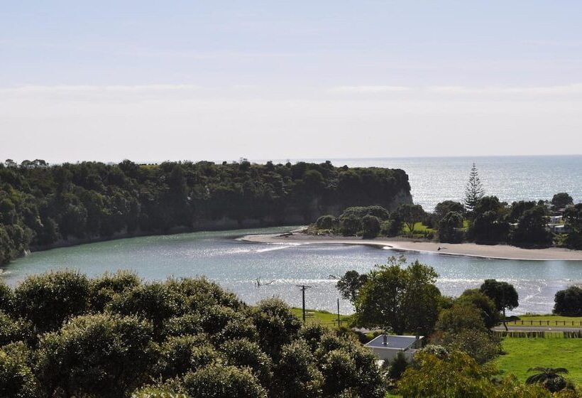 אתר נופש Urenui Beach Camp