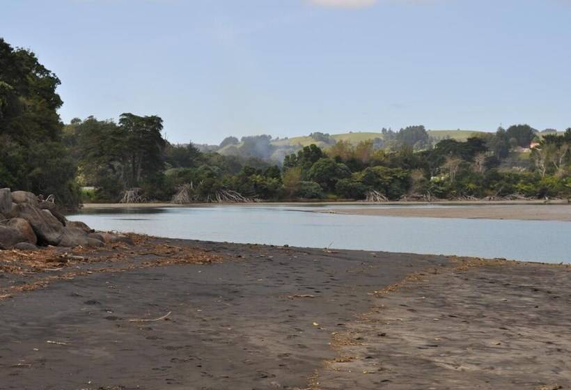 אתר נופש Urenui Beach Camp