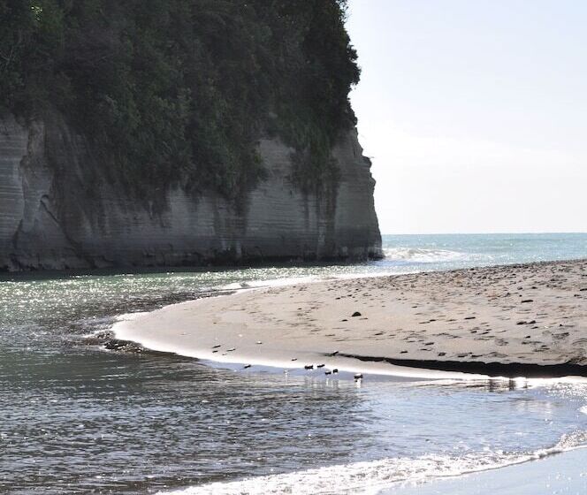 אתר נופש Urenui Beach Camp