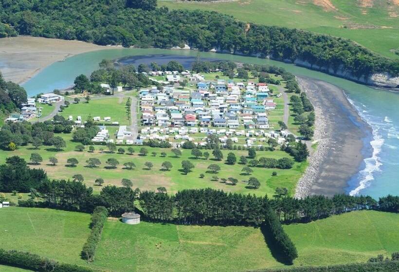 אתר נופש Urenui Beach Camp