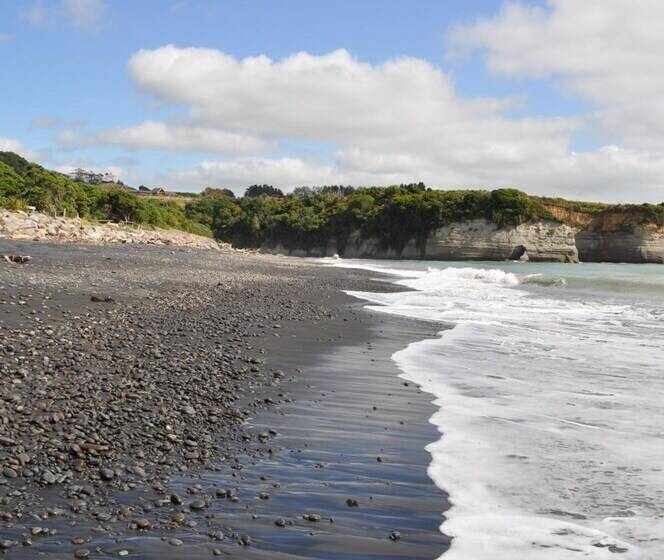 אתר נופש Urenui Beach Camp