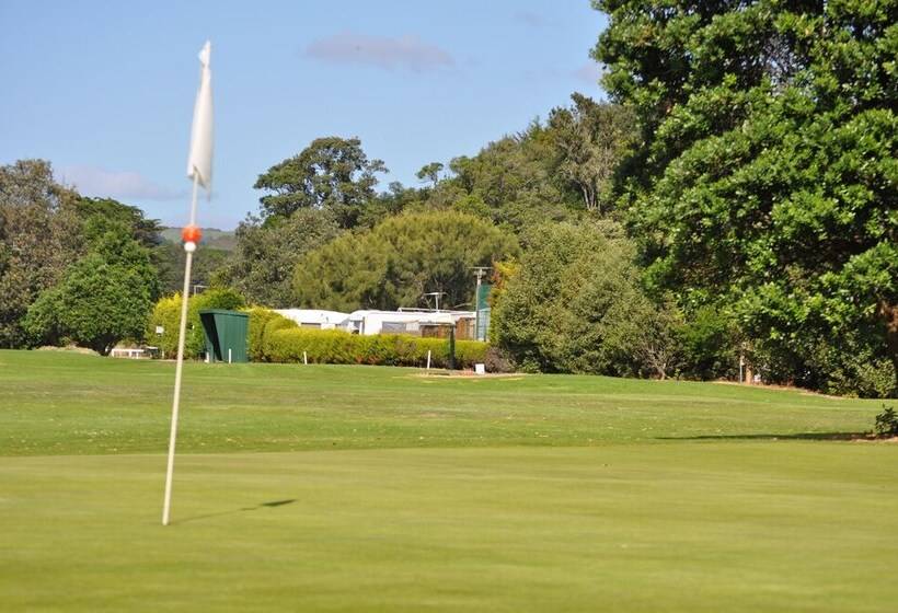 אתר נופש Urenui Beach Camp