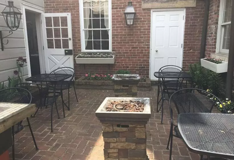 Spread Eagle Tavern And Inn