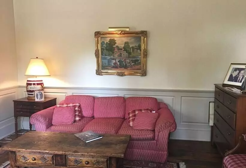 Spread Eagle Tavern And Inn