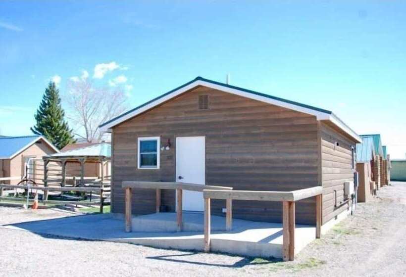 Tenderfoot Cabins & Motel