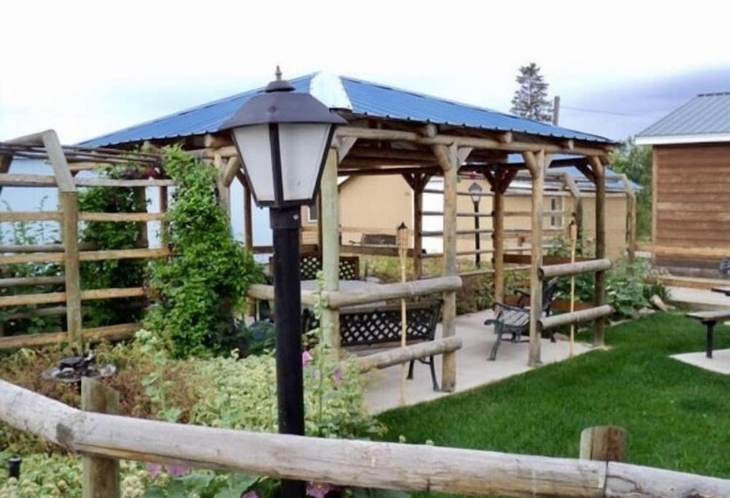 Tenderfoot Cabins & Motel