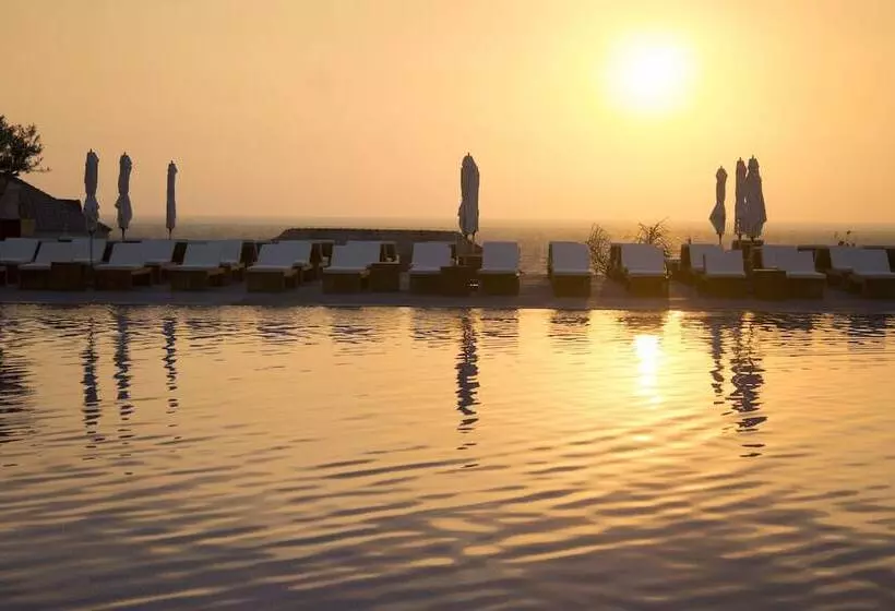 Whitelace Resort