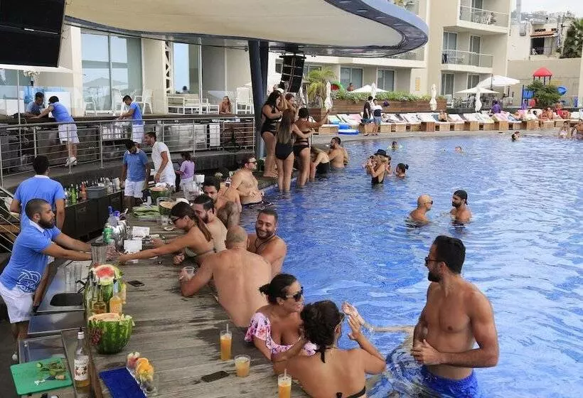 Whitelace Resort