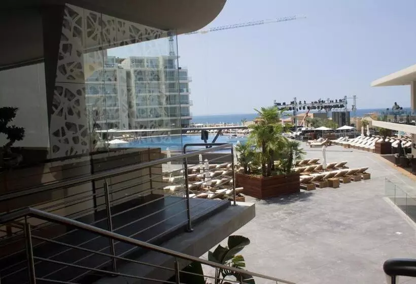 Whitelace Resort
