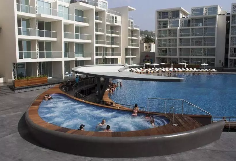 Whitelace Resort
