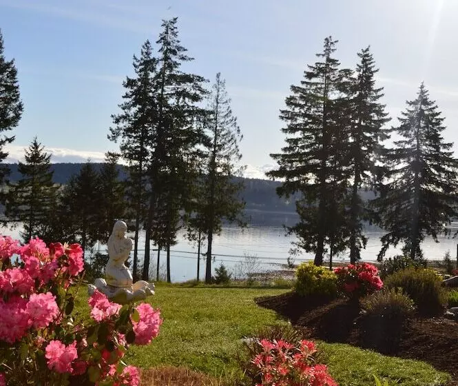 Aamiaismajoitus (B&B) Two Eagles Lodge