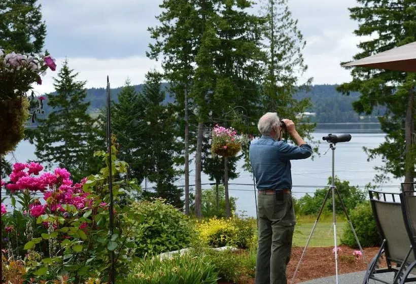 Aamiaismajoitus (B&B) Two Eagles Lodge