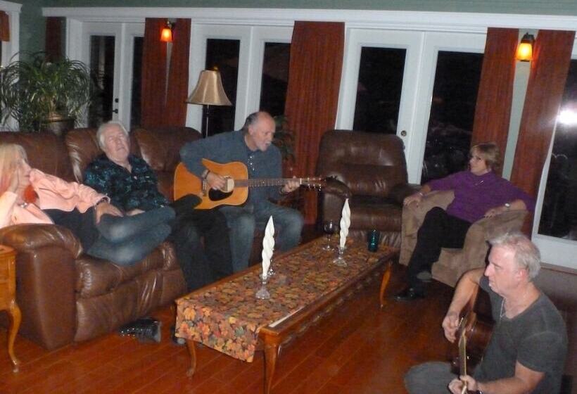 Bed & Breakfast Two Eagles Lodge