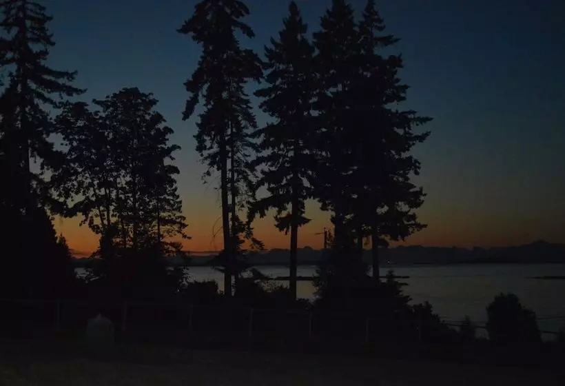 Aamiaismajoitus (B&B) Two Eagles Lodge