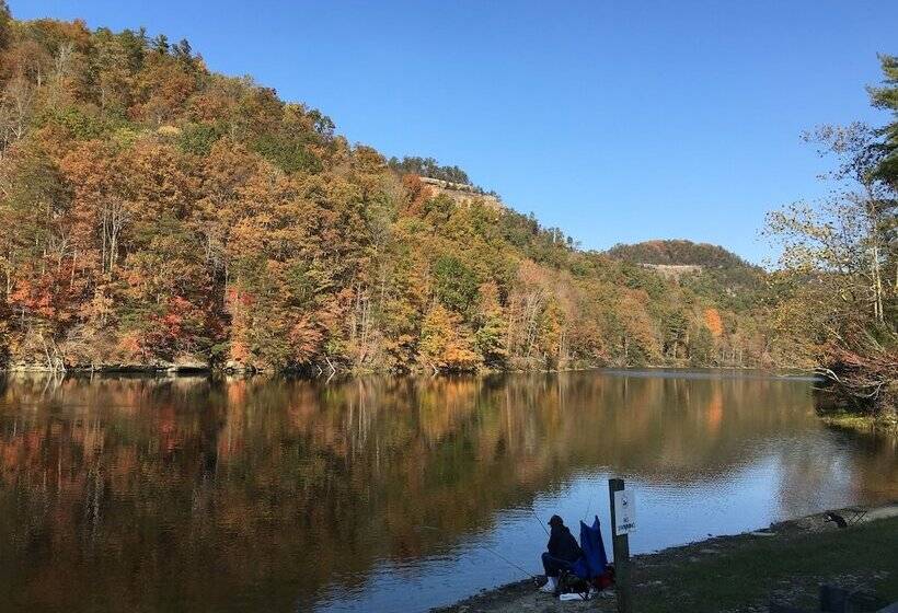 Black Bear Lodge Motel