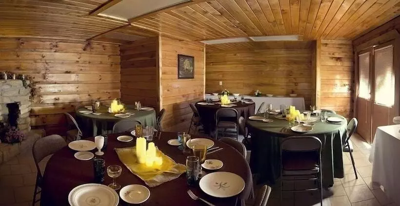 Black Bear Lodge Motel